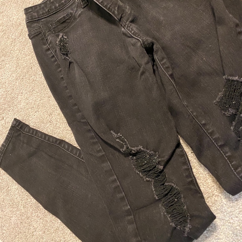 Universal thread distressed jeans